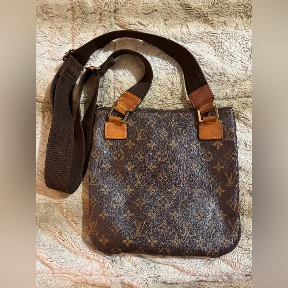 ✨ Louis Vuitton Messenger Bag with Iconic Monogram in GUC Mens or Unisex ✨ - Picture 2 of 5